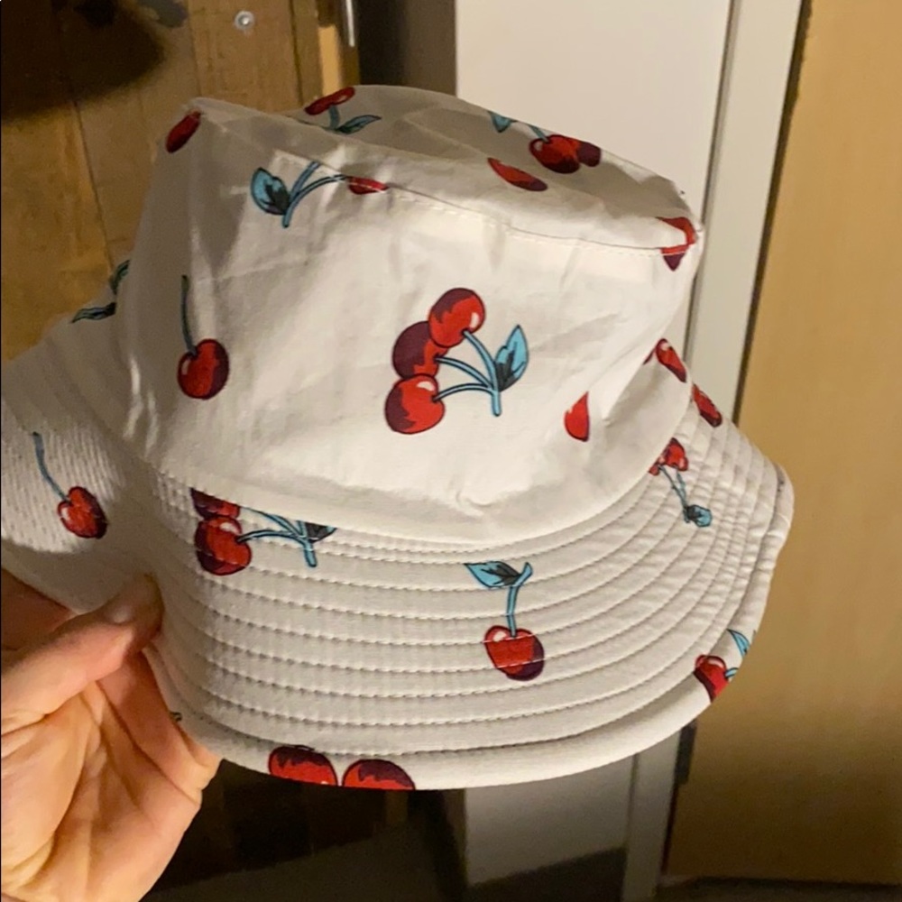 Super cute bucket hat